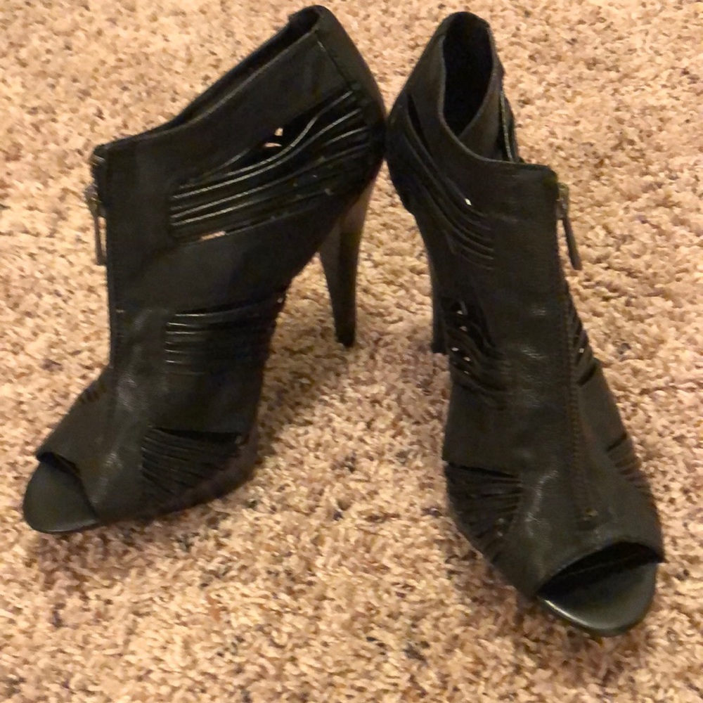 Like New Aldo peep toe sandals with a zipper in size 40